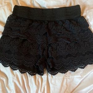 🍑 Black Crochet shorts